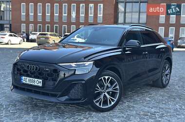 Позашляховик / Кросовер Audi Q8 2024 в 