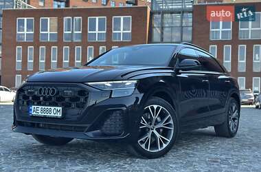 Позашляховик / Кросовер Audi Q8 2024 в 