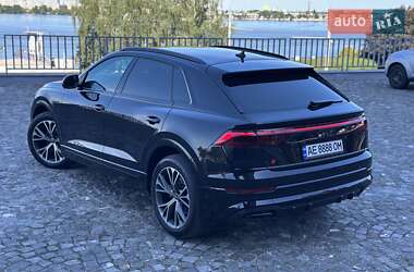 Позашляховик / Кросовер Audi Q8 2024 в 