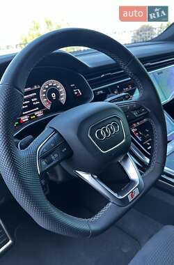 Позашляховик / Кросовер Audi Q8 2024 в 