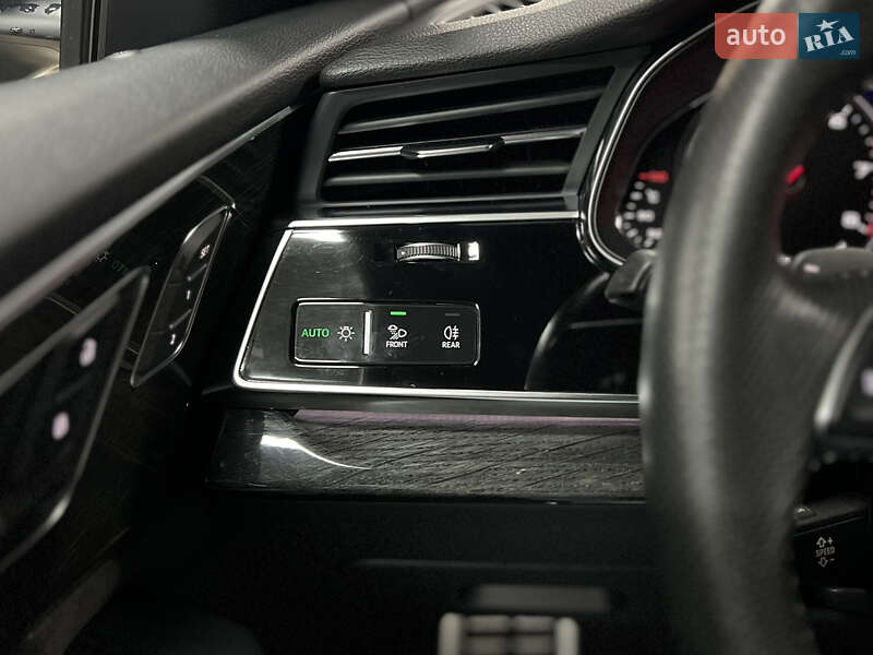 Внедорожник / Кроссовер Audi Q8 2019 в Киеве