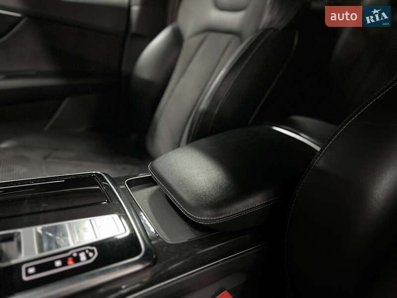 Внедорожник / Кроссовер Audi Q8 2019 в Киеве