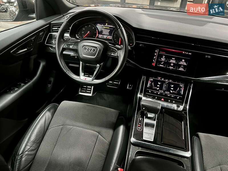 Внедорожник / Кроссовер Audi Q8 2019 в Киеве