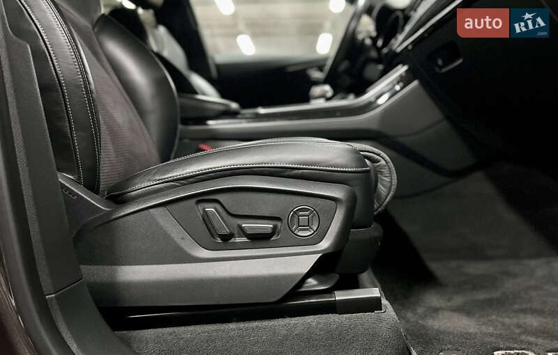 Внедорожник / Кроссовер Audi Q8 2019 в Киеве