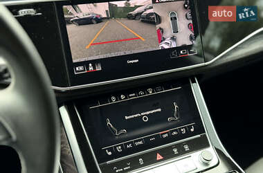 Внедорожник / Кроссовер Audi Q8 2021 в 