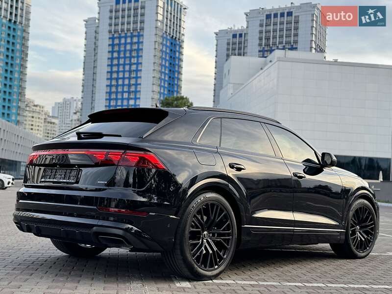 Внедорожник / Кроссовер Audi Q8 2025 в Одессе