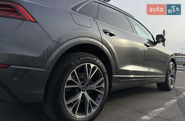 Внедорожник / Кроссовер Audi Q8 2023 в 