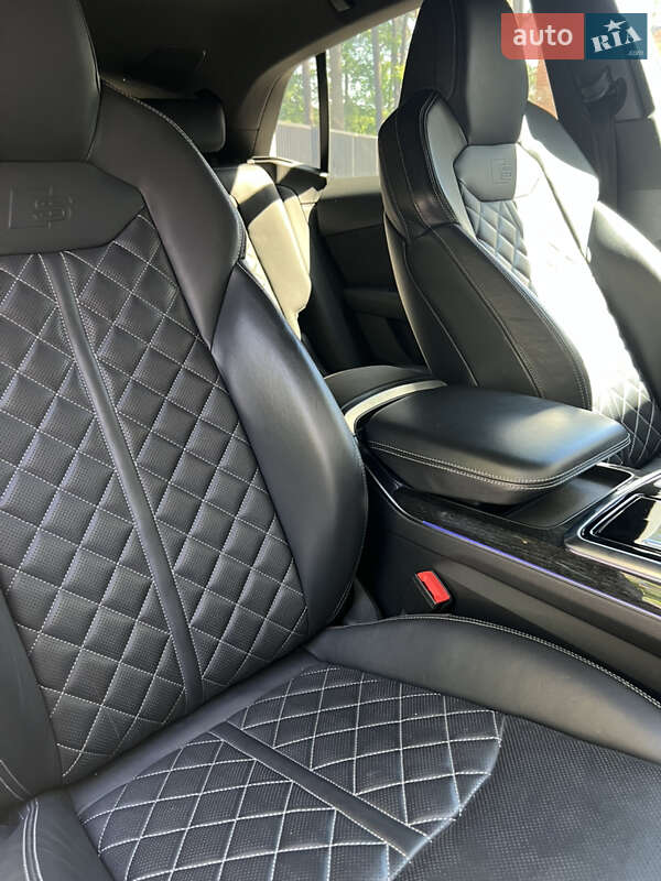 Внедорожник / Кроссовер Audi Q8 2018 в Львове
