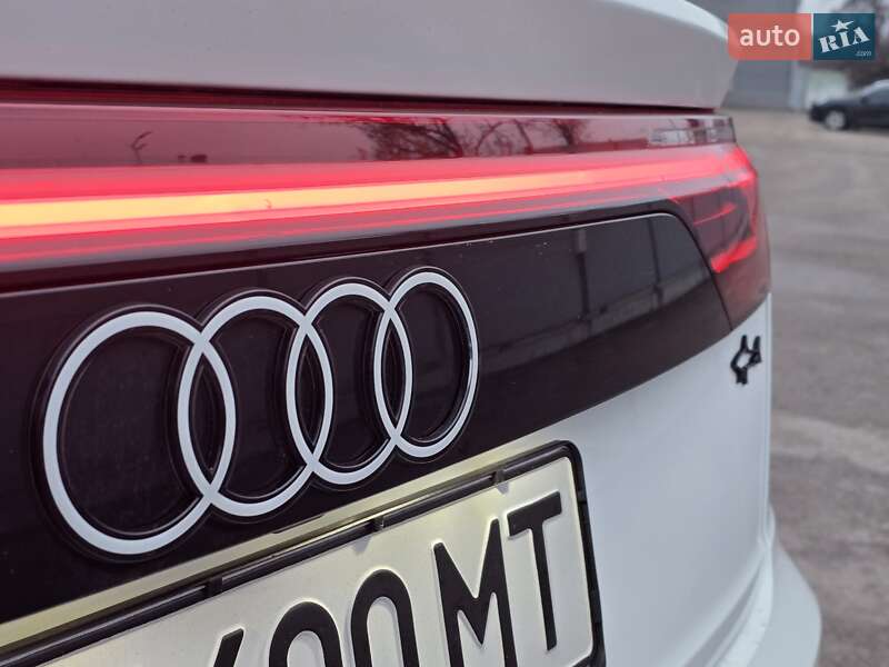 Внедорожник / Кроссовер Audi Q8 2024 в Киеве