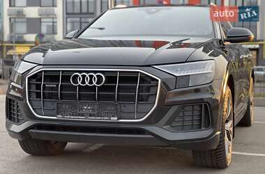 Внедорожник / Кроссовер Audi Q8 2021 в 