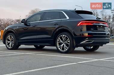 Внедорожник / Кроссовер Audi Q8 2021 в 