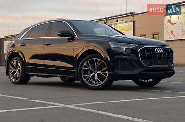 Внедорожник / Кроссовер Audi Q8 2021 в 