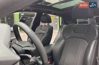 Внедорожник / Кроссовер Audi Q8 2021 в 