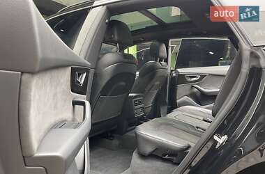 Внедорожник / Кроссовер Audi Q8 2021 в 