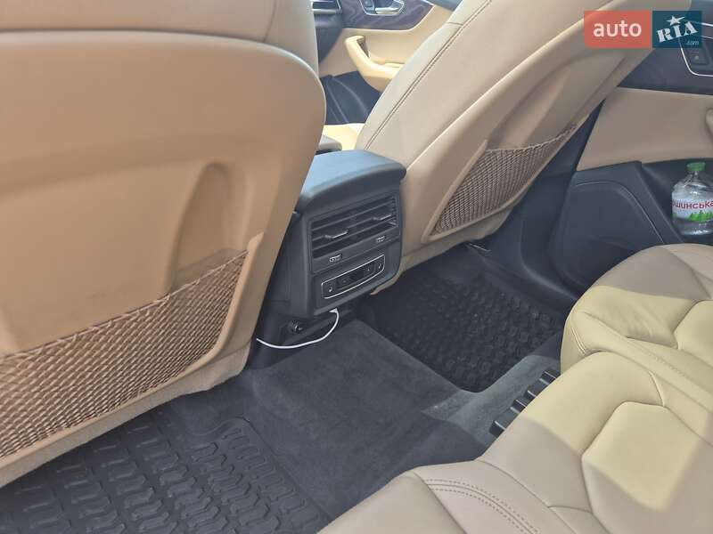 Внедорожник / Кроссовер Audi Q8 2019 в Львове