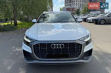 Внедорожник / Кроссовер Audi Q8 2021 в 