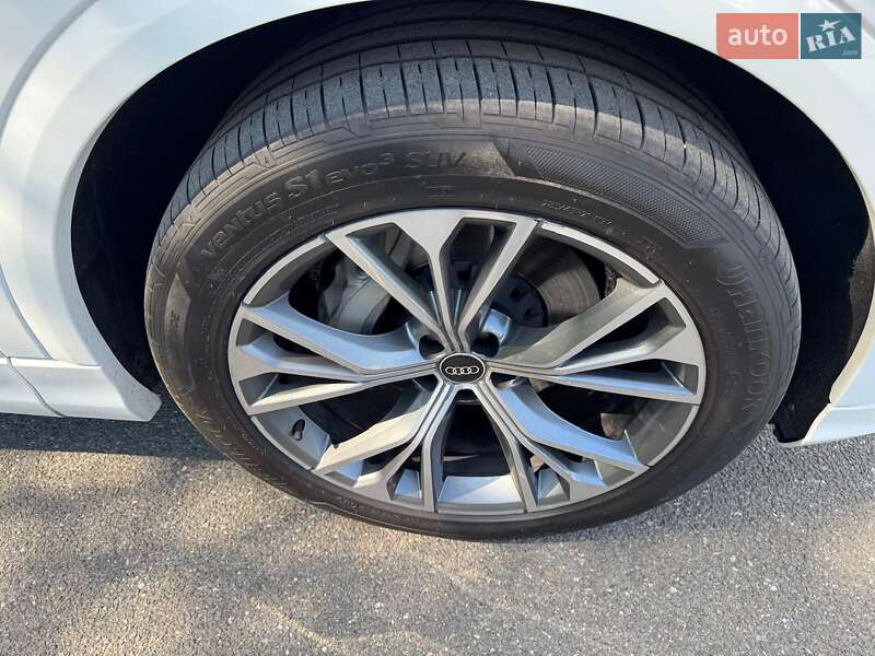 Позашляховик / Кросовер Audi Q8 2021 в Києві