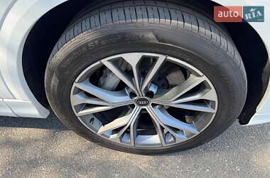 Внедорожник / Кроссовер Audi Q8 2021 в 