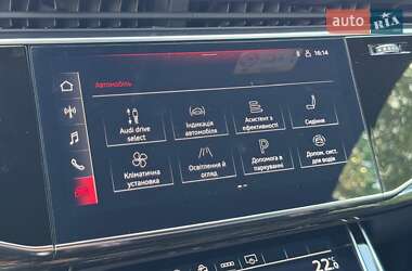 Внедорожник / Кроссовер Audi Q8 2021 в 