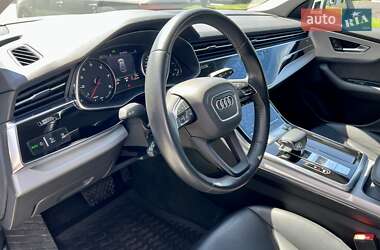 Позашляховик / Кросовер Audi Q8 2018 в 