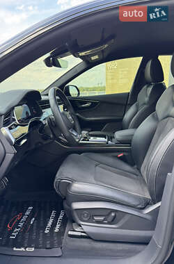 Внедорожник / Кроссовер Audi Q8 2021 в 