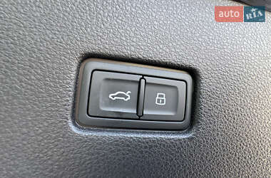 Внедорожник / Кроссовер Audi Q8 2021 в 