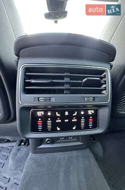 Внедорожник / Кроссовер Audi Q8 2021 в 