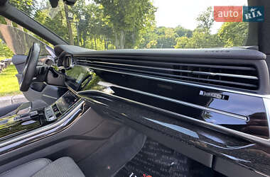 Внедорожник / Кроссовер Audi Q8 2021 в 