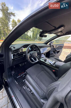Внедорожник / Кроссовер Audi Q8 2021 в 