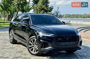 Внедорожник / Кроссовер Audi Q8 2021 в 