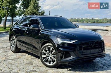 Внедорожник / Кроссовер Audi Q8 2021 в 