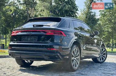 Внедорожник / Кроссовер Audi Q8 2021 в 
