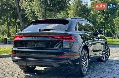 Внедорожник / Кроссовер Audi Q8 2021 в 