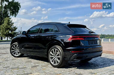Внедорожник / Кроссовер Audi Q8 2021 в 