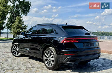 Внедорожник / Кроссовер Audi Q8 2021 в 