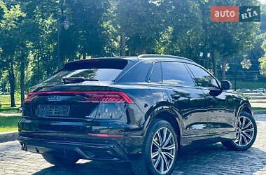 Внедорожник / Кроссовер Audi Q8 2021 в 