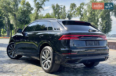 Внедорожник / Кроссовер Audi Q8 2021 в 