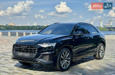 Внедорожник / Кроссовер Audi Q8 2021 в 