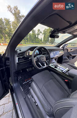 Внедорожник / Кроссовер Audi Q8 2021 в 