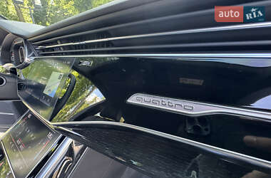Внедорожник / Кроссовер Audi Q8 2021 в 