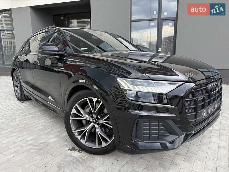 Внедорожник / Кроссовер Audi Q8 2022 в 