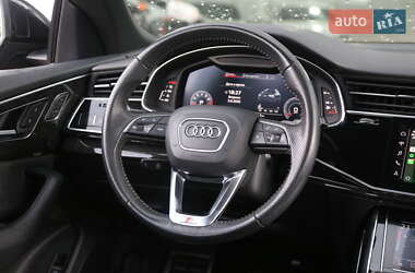 Внедорожник / Кроссовер Audi Q8 2018 в 