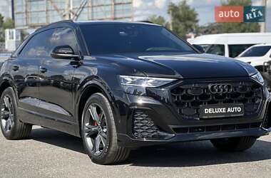 Позашляховик / Кросовер Audi Q8 2024 в 