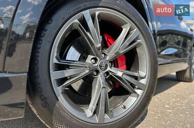 Позашляховик / Кросовер Audi Q8 2024 в 