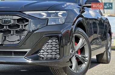 Позашляховик / Кросовер Audi Q8 2024 в 