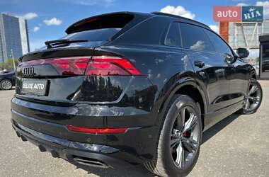 Позашляховик / Кросовер Audi Q8 2024 в 