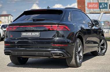 Позашляховик / Кросовер Audi Q8 2024 в 