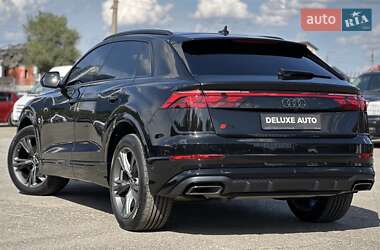Позашляховик / Кросовер Audi Q8 2024 в 