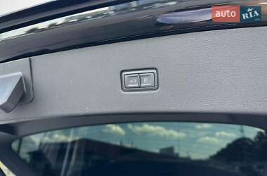 Позашляховик / Кросовер Audi Q8 2024 в 
