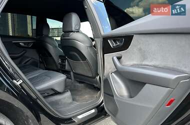 Позашляховик / Кросовер Audi Q8 2024 в 